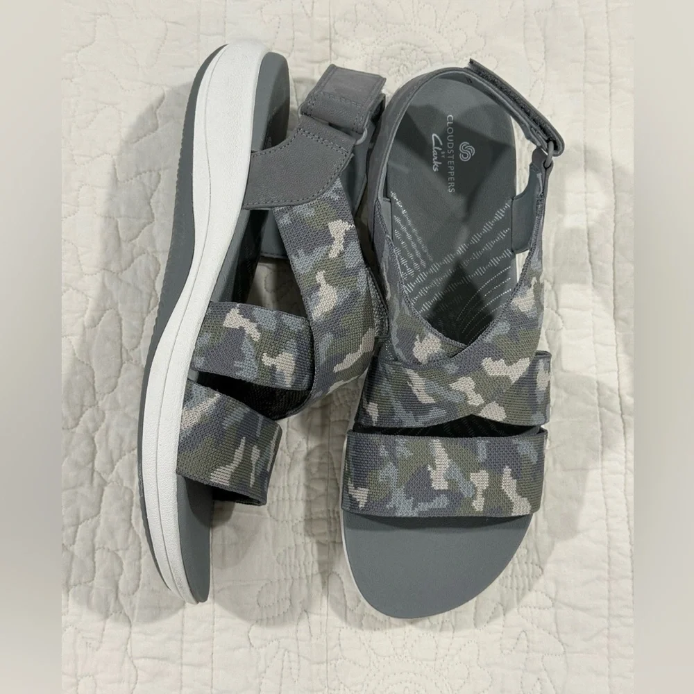 Cloudsteppers by Clarks Gray Sandals Womens/Femmes Size 11 W Camo
